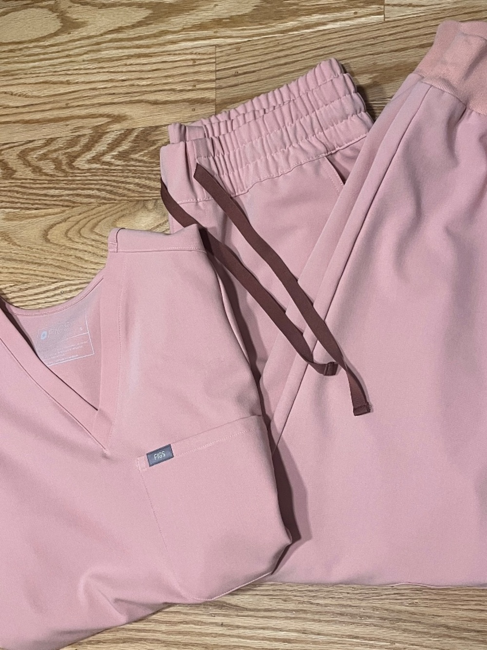 🌸 FIGS Pink Sand Scrub Set – Catarina Top + Uman Pants 🌸